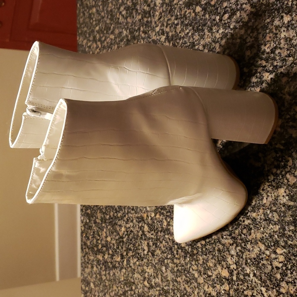 PrettyLittle Thing Boot - Picture 6 of 11